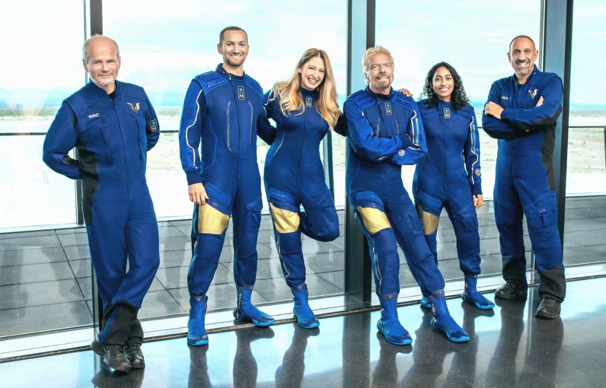 Ричард Брэнсон и экипаж для полета в космос на Virgin Galactic/TechCrunch