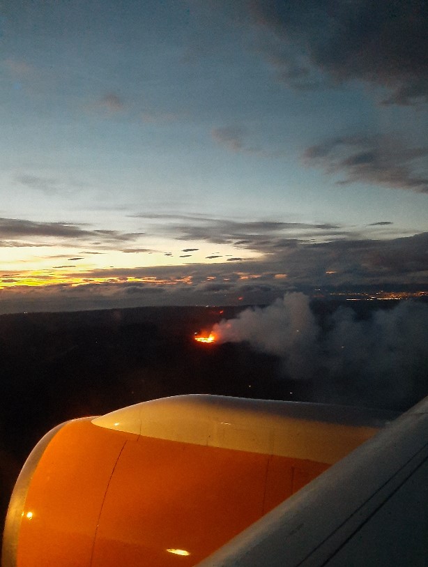 В Исландии проснулся вулкан Фаградальсфьядль вид с самолета
