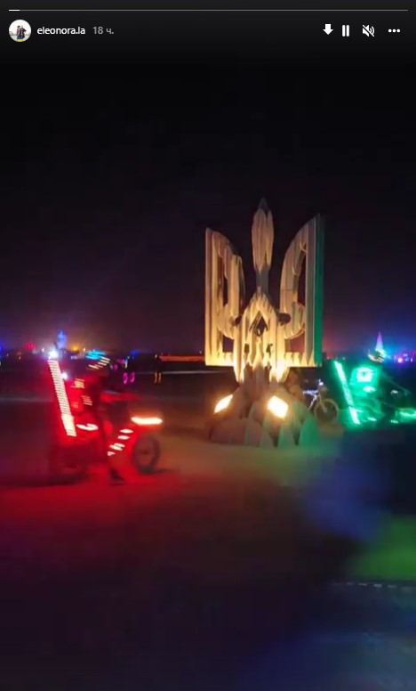 На фестивалі Burning Man 2022 створили великий український тризуб