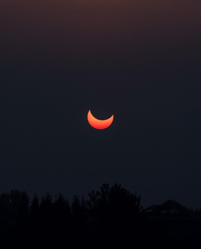 Сонячне затемнення 25 жовтня у Срінагарі, Кашмір на півночі Індії