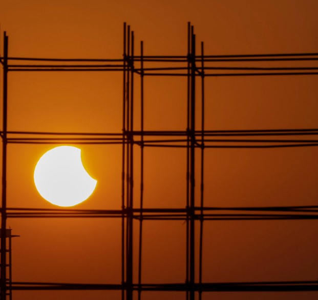 Солнечное затмение 25 октября в Бангалор, Индия