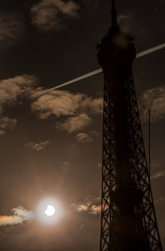 Солнечное затмение 25 октября в Париже, Франция