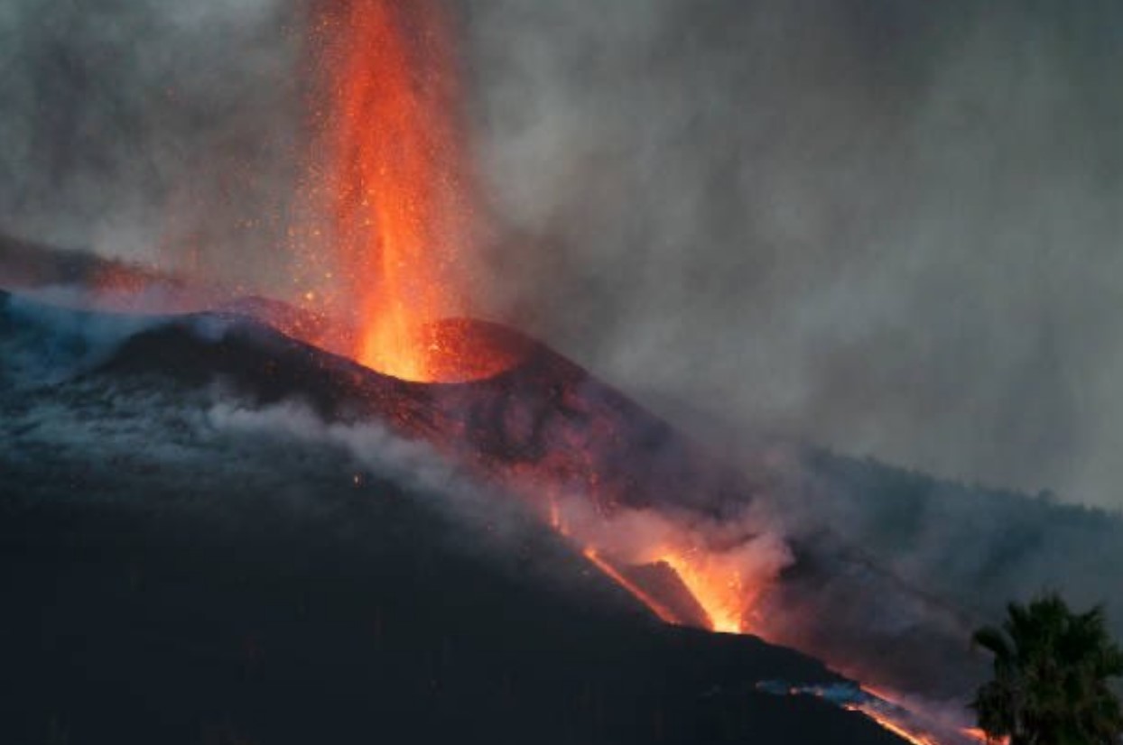 На Гавайях проснулся крупнейший действующий в мире вулкан Мауна-Лоа