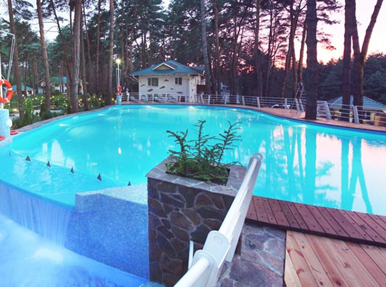 Короткий отпуск: 10 бассейнов для загородного отдыха под Киевом фото 3