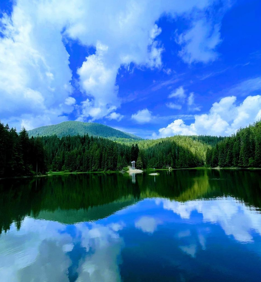 Озеро Синевир: фото oksana_bondarchyk в Instagram