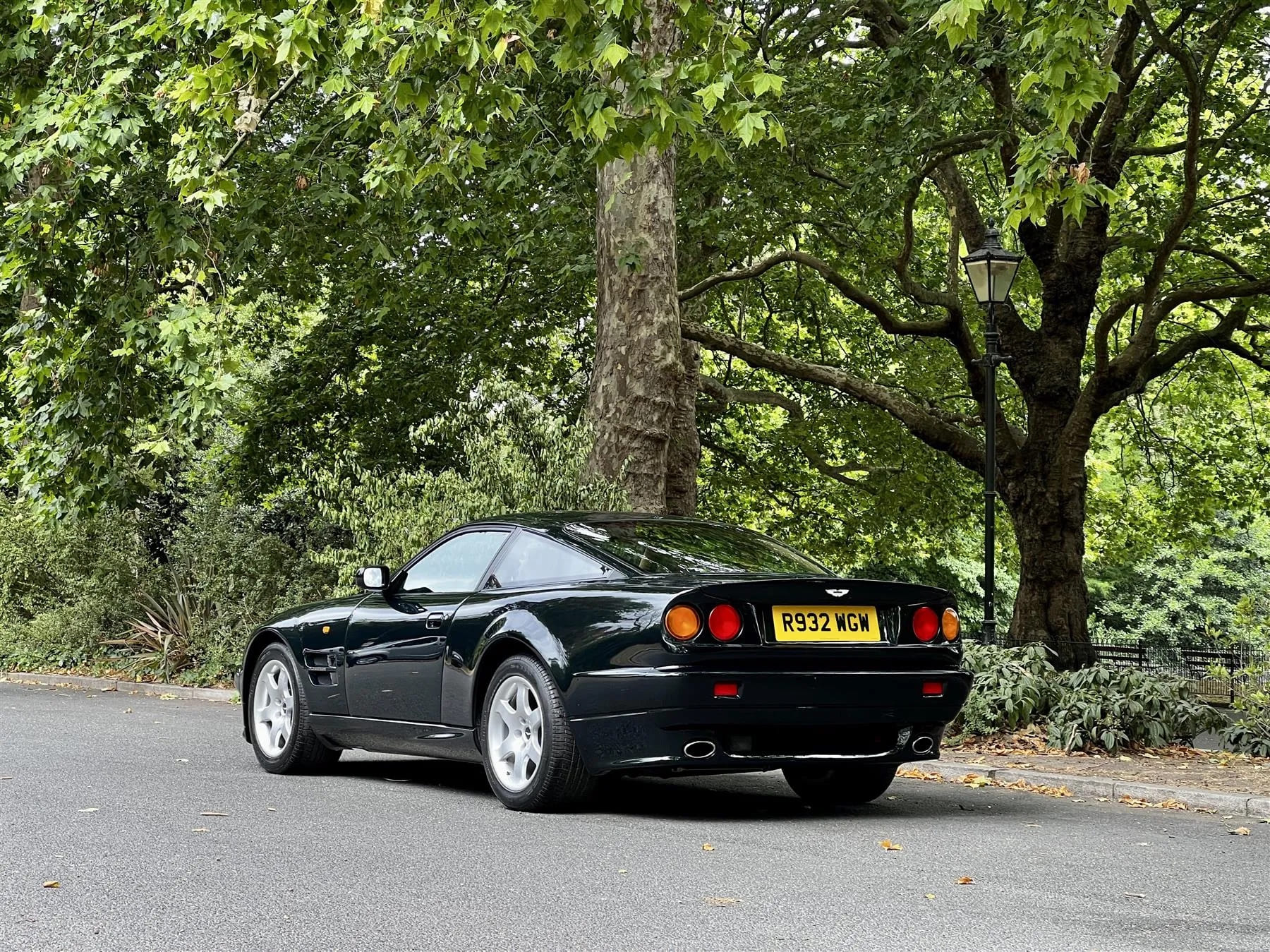 На продажу выставили редкий Aston Martin королевской семьи (фото) фото 3