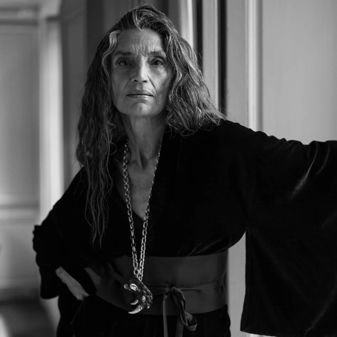 67-річна акторка Анхела Моліна стала обличчям нової колекції Zara (фото) фото 3