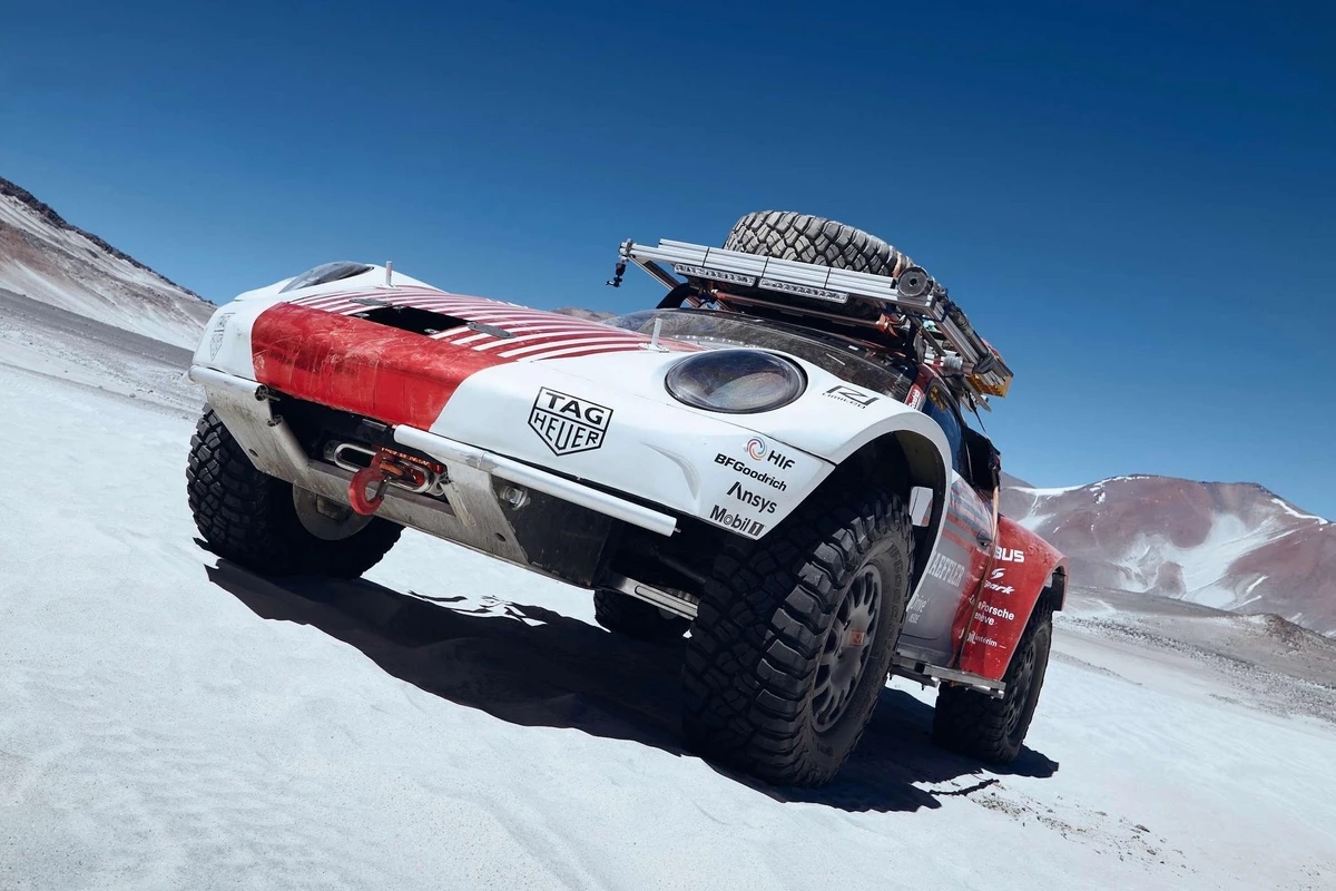 Porsche 911 встановив унікальний світовий рекорд, піднявшись на вершину вулкана (відео) фото 2